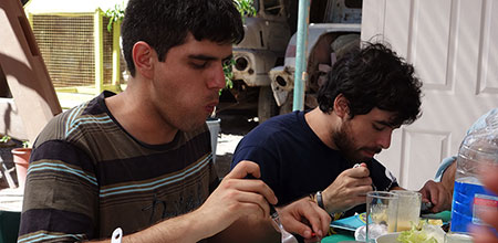 Una lucha entre el cuerpo sano y el cuerpo intoxicado se llevan a cabo intentando mantener la autoimagen