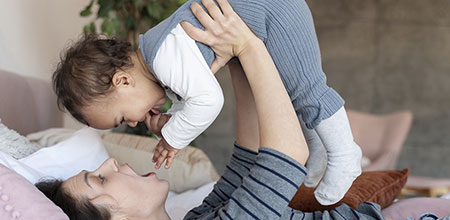 La madre es la encargada de contener y recibir las señales del bebé