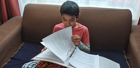 Una de las claves es reemplazar el uso del celular y la televisión por otras actividades