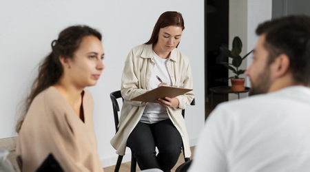 Guían un proceso psicoterapéutico tanto de una familia, de una pareja o de un solo individuo
