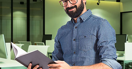 Líder que marca el camino con visión y estrategias claras para su grupo