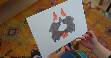 Conjunto de láminas usadas en el Test de Rorschach para explorar aspectos psicológicos y emocionales