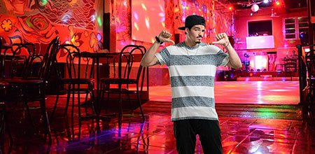 La persona tiende a buscar aquellos motivos para poder calzar en un determinado entorno