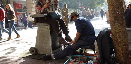 La importancia de la información en el pensamiento crítico Para tener un pensamiento crítico es importante poder informase sobre ciertos temas