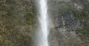 Imagen representativa de una conversación terapéutica, abordando la importancia de la salud mental