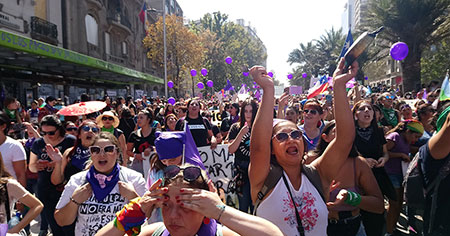 Imagen representativa de las protestas sociales en Chile y su impacto en la sociedad