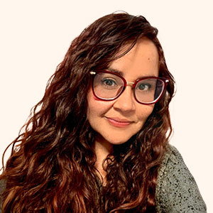 Psicóloga Carol Vanessa Lisperguer González, con experiencia clínica desde un Enfoque Sistémico Estratégico en depresión, ansiedad, trastorno bipolar, 