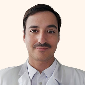 Psiquiatra Alberto Eugenio Covarrubias González, con expertiz en psicofarmacología compleja