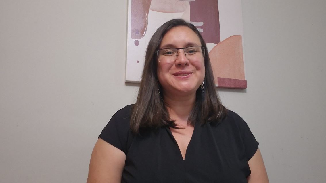 Carolina, trabaja con dificultades emocionales, estrés, identidad, entre otros. Un perfecto espacio para el cambio.