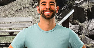 Beneficios de una sonrisa abierta y positiva Una sonrisa abierta reflejando energía positiva y bienestar