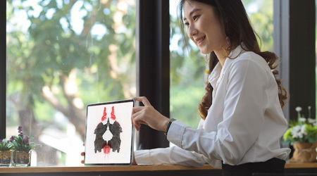 Uno de los test de personalidad más usados por los psicólogos clínicos, es el Test de Rorschach