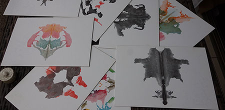 La respuesta Rorschach consiste en la verbalización de que el paciente vé en cada una de las láminas