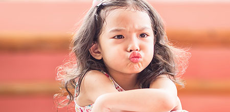 Taimarse forma parte de las actitudes de los niños de tipo oposicionista desafiante