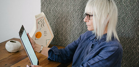 Trágica manifestación de pensamientos suicidas Comportamientos suicidas recurrentes o provocarse daño a sí mismo se identifican en este grupo