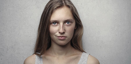 Exageración del conocimiento: el perfil narcisista Los individuos narcisistas exageran sus conocimientos y esperan que los demás los reconozcan